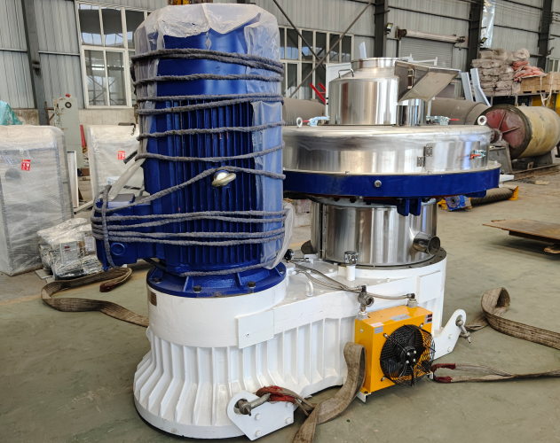How is the abrasive used for mold washing of biomass pellets machine prepared?